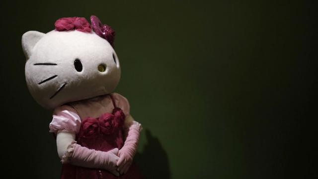 Un model déguisé en Hello Kitty, ce personnage né au Japon et dénué de bouche.
Eugene Hoshiko 
Keystone [Eugene Hoshiko]