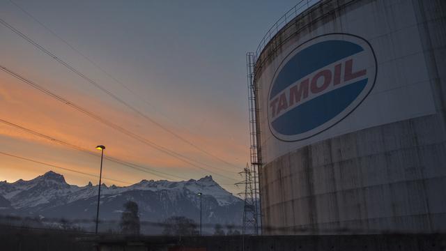 Une cuve de stockage Tamoil à Aigle (VD). [Maxime Schmid]