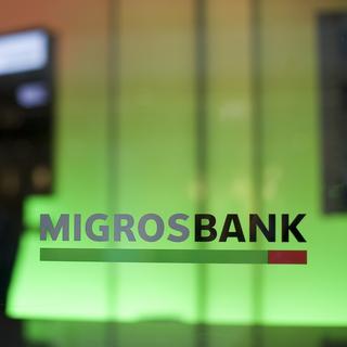 La banque Migros songe à répercuter les taux négatifs sur ses petits clients. [Keystone - Gaëtan Bally]