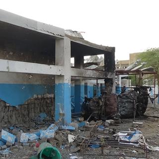 L'hôpital soutenu par MSF qui a été bombardé lundi dans le nord du Yémen. [Keystone - AP]