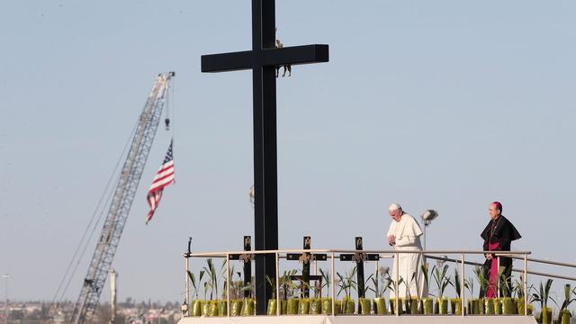 Le pape a célébré une messe inédite à la frontière entre le Mexique et les Etats-Unis. [EPA/ALESSANDRO DI MEO]