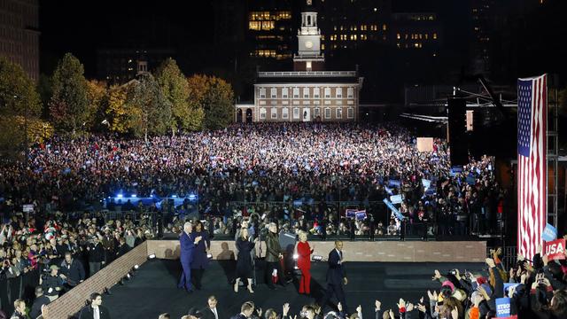 Le meeting d'Hillary Clinton a attiré 40'000 personnes à Philadelphie [Keystone - Pablo Martinez]