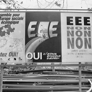 Des affiches pour ou contre l'adhésion à l'EEE en 1992. [key - Str]