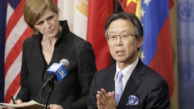 Les ambassadeurs américain et japonais à l'ONu en conférence de presse dimanche 07.02.2016. [AP/Keystone - Mark Lennihan]