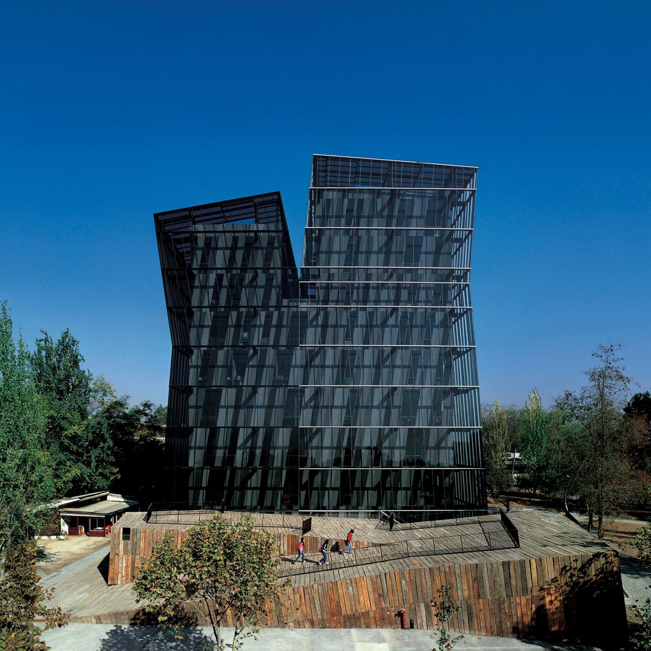 Les "tours siamoises" de l'université catholique du Chili, par Alejandro Aravena. [Cristobal Palma]