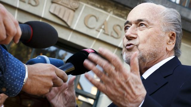 Sepp Blatter avait été suspendu en 2015 à la suite d'un paiement controversé de 1,8 million d'euros à Michel Platini. [keystone - Valentin Flauraud]