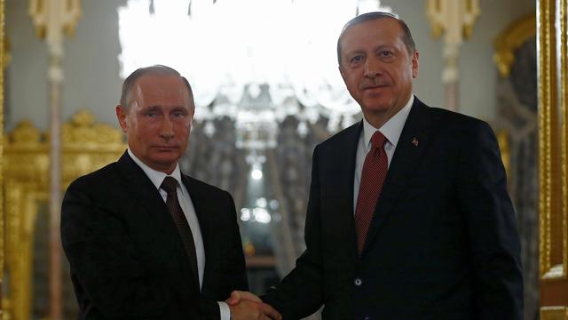 Le président russe Vladimir Poutine et son homolgue turc Recep Tayyip Erdogan. [Reuters - Osman Orsal]