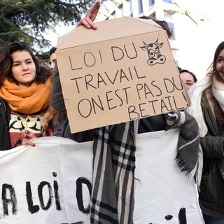 Les Français manifestent avec la jeunesse contre la loi sur le travail. [Citizenside/AFP - Christophe Estassy]