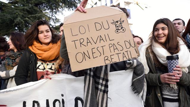 Les Français manifestent avec la jeunesse contre la loi sur le travail. [Citizenside/AFP - Christophe Estassy]