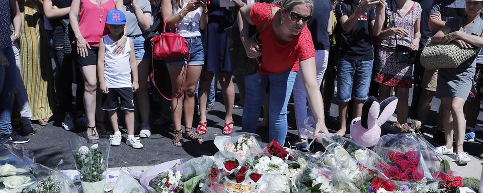 Les hommages se multiplient à Nice après le drame. [Keystone - AP Photo/Francois Mori]