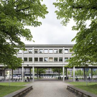 Un nouveau bâtiment accueillera la formation. Ici, un bâtiment de l'Université de Fribourg. [Keystone - Gaëtan Bally]