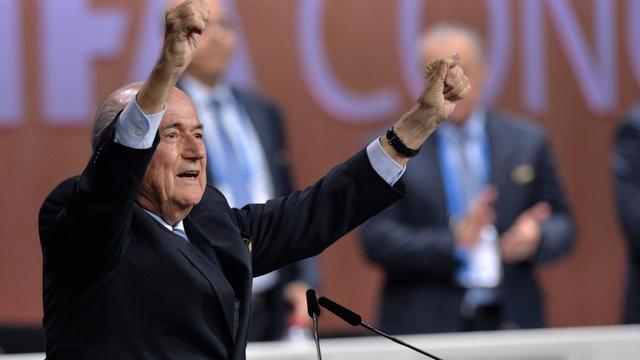 Blatter a également reçu une prime de 435'530 francs du fait de ses 40 ans de présence à la FIFA. [Melanie Duchen]