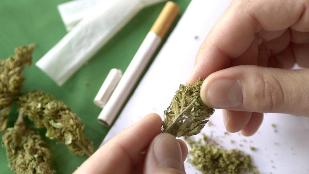 Les élèves de 15 ans consomment plus de cannabis en Suisse que dans les autres pays européens. [Andree-Noelle Pot]