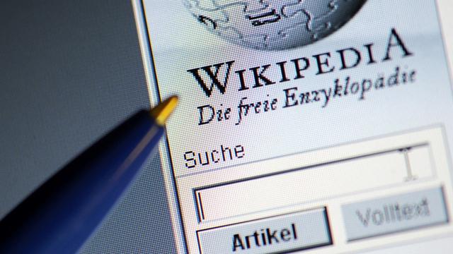 Les administrateurs de Wikipédia ont agi à cause d'une série "d'adaptations anonymes et anormales d'articles".