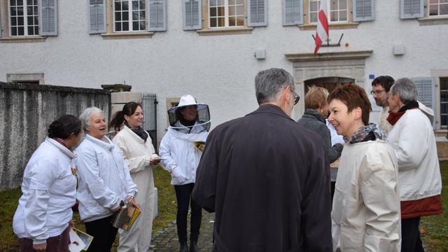 Les députés jurassiens mobilisés pour la défense des abeilles. [Gaël Klein]