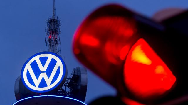 Les plaignants affirment que Volkswagen n'a pas informé les actionnaires suffisamment tôt au sujet du logiciel frauduleux. [DPA/AFP - Julan Stratenschulte]