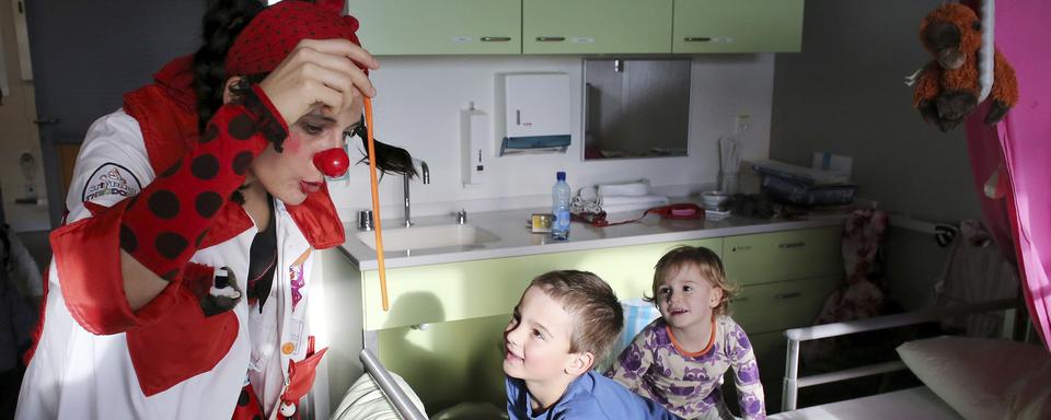 C'est notamment dans les services pédiatriques des hôpitaux suisses que les patients se sont montrés les plus satisfaits. [REUTERS/Pascal Lauener]