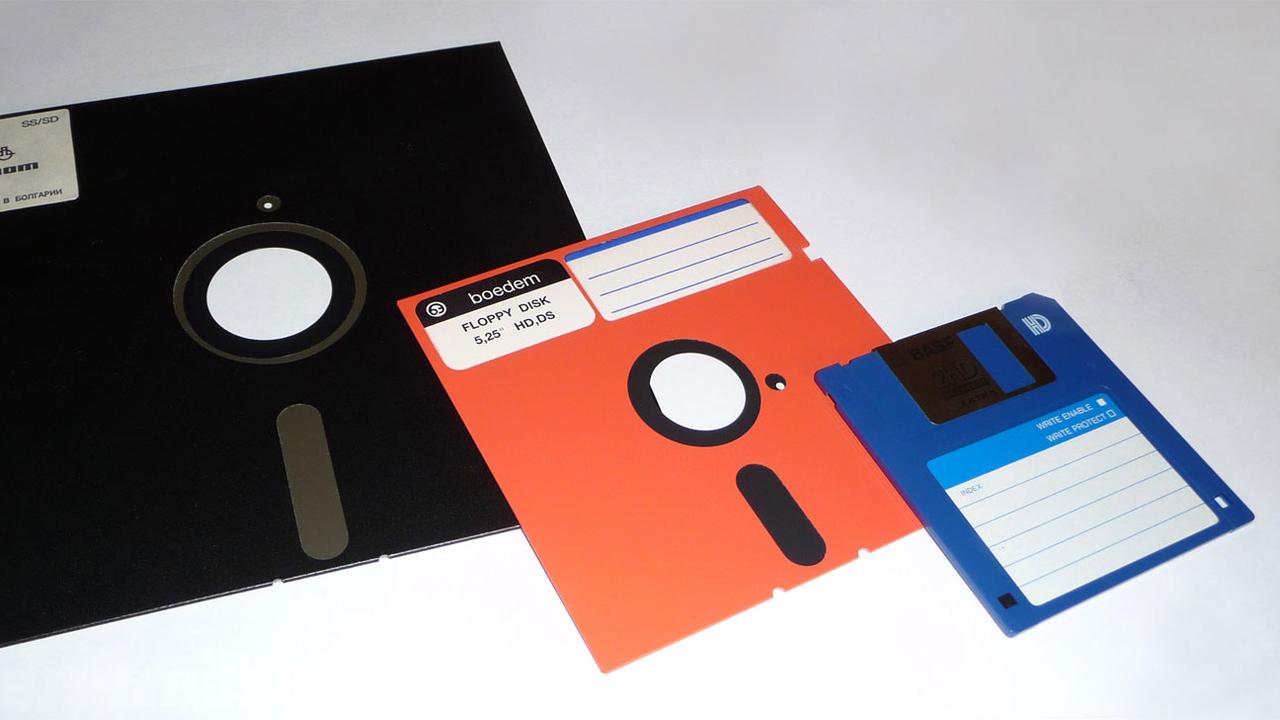 Les disquettes sont utilisées avec des ordinateurs "IBM datant des années 1970. [CC-BY-SA - George Chernilevsky]