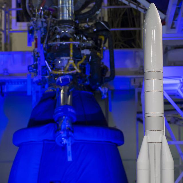 Un modèle de la fusée Ariane 6. [EPA/AFP - Ian Langsdon]