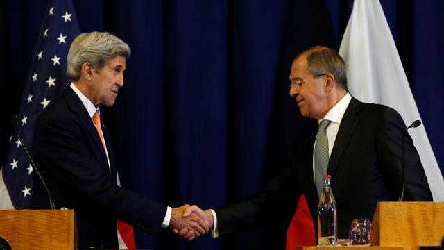 Au terme de dix heures de discussions à Genève, le secrétaire d'Etat américain John Kerry et son homologue russe Sergueï Lavrov ont trouvé un accord. [Kevin Lamarque]