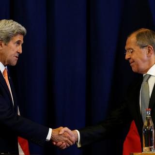 Au terme de dix heures de discussions à Genève, le secrétaire d'Etat américain John Kerry et son homologue russe Sergueï Lavrov ont trouvé un accord. [Kevin Lamarque]