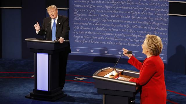 Donald Trump et Hillary Clinton lors du premier débat de la présidentielle américaine, à Hempstead, dans l'Etat de New York, le 26 septembre 2016.