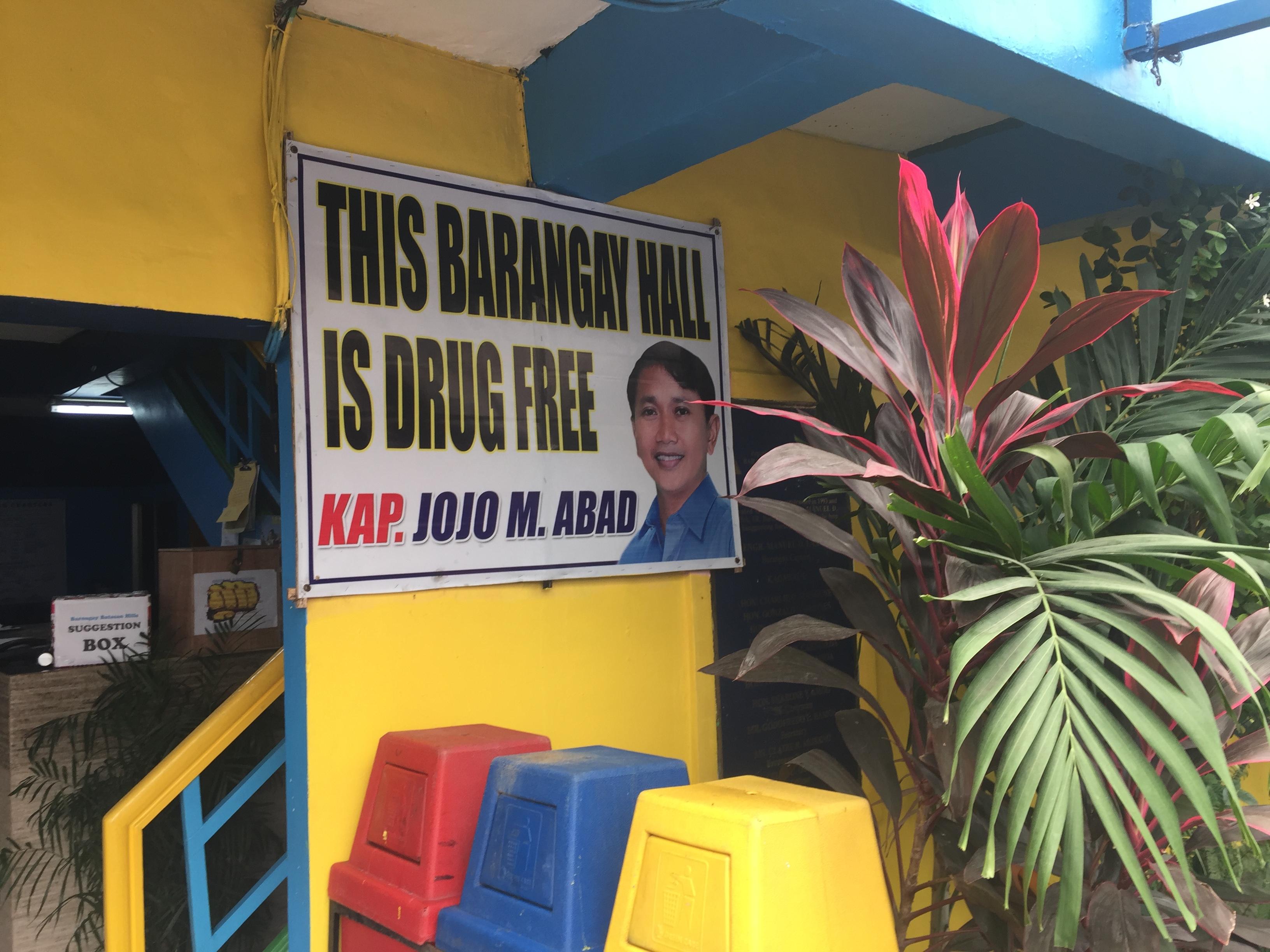 Affiche dans le quartier Batasan Hill, à 20 kilomètres du centre de Manille.