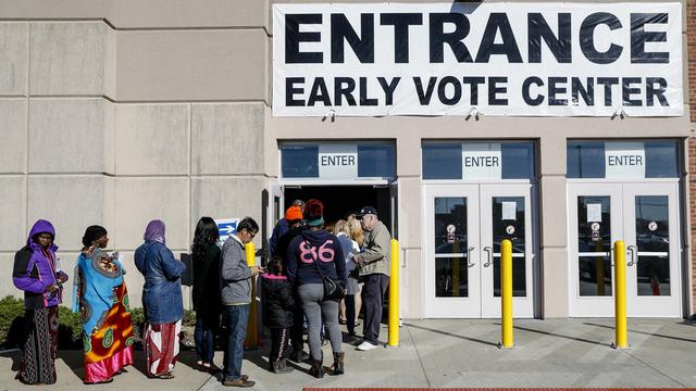 Un bureau de "vote anticipé", à Columbus, dans l'Ohio, ce lundi 7 novembre 2016. [AP Photo/John Minchillo]