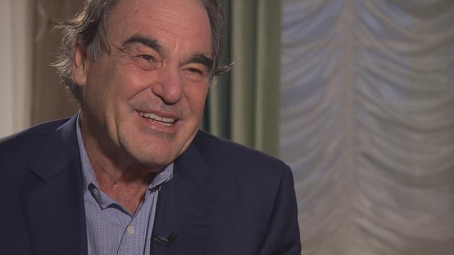 Oliver Stone, interviewé par Darius Rochebin