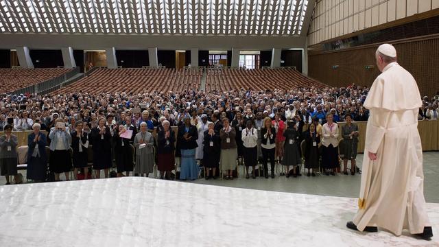 Le pape François s’est exprimé à huis clos au Vatican devant 900 femmes supérieures majeures de congrégations religieuses féminines. [AP/Keystone - L'Osservatore Romano/Pool]