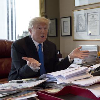 Donald Trump à son bureau dans la trump Tower à New York en mai 2016. [Keystone - Mary Altaffer]