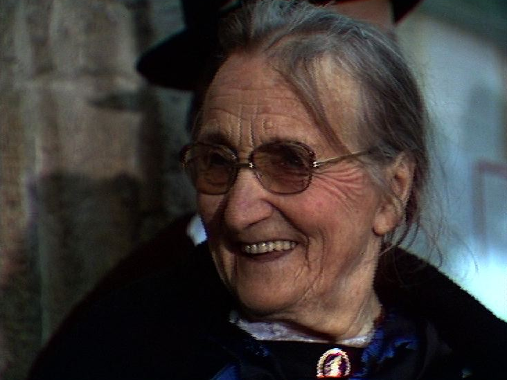 Bertha Debons, sage-femme à Savièse. [RTS]