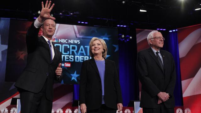 Martin O'Malley, Hillary Clinton et Bernie Sanders, les trois candidats démocrates à la présidentielle américaine de 2016. [Randall Hill]