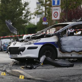 Une voiture de police a été attaquée au cocktail molotov samedi dans l'Essonne. [afp - Thomas Samson]