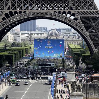 La fan zone de l'EURO 2016 derrière la Tour Eiffel. [AFP - Vladimir Pesnya/Sputnik]