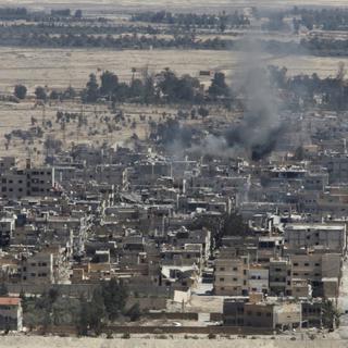 De la fumée au-dessus de la ville moderne de Palmyre en Syrie, le 1er avril 2016, après que l'armée syrienne a repris la cité à l'EI (image d'illustration). [Reuters - Omar Sanadiki]