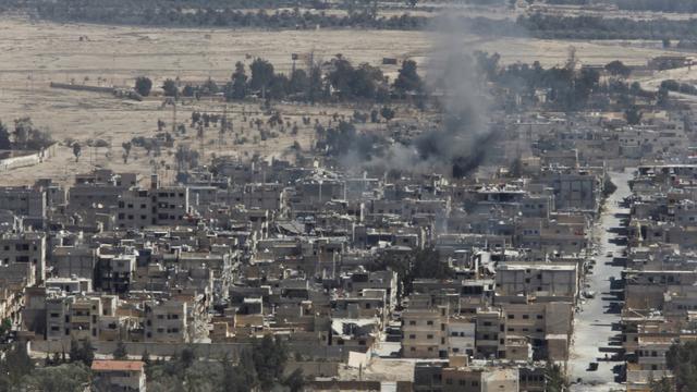 De la fumée au-dessus de la ville moderne de Palmyre en Syrie, le 1er avril 2016, après que l'armée syrienne a repris la cité à l'EI (image d'illustration). [Reuters - Omar Sanadiki]