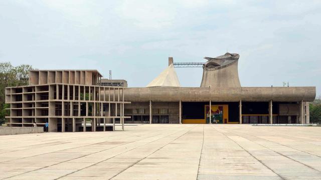 Vue partielle du complexe du capitole à Chandigarh en Inde. [Keystone - EPA/STR]