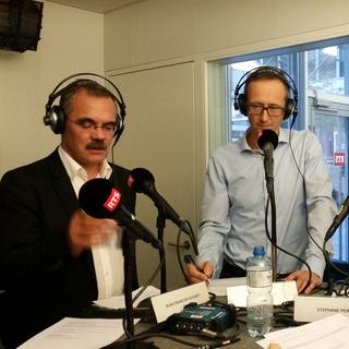 Jean-François Steiert (PS), Olivier Curty (PDC) et Stéphane Peiry (UDC). [RTS - Katia Bitsch]