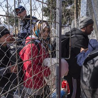 Dans la nuit de mardi à mercredi, Skopje a rouvert brièvement sa frontière et laissé passer environ 170 réfugiés syriens (image d'illustration). [EPA/KEYSTONE - GEORGI LICOVSKI]