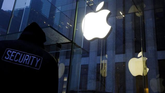 Le bras de fer entre les autorités américaines et Apple est terminé, mais le débat sur l'accès de l'Etat aux données personnelles, à des fins sécuritaires, ne fait que commencer. [JUSTIN LANE]