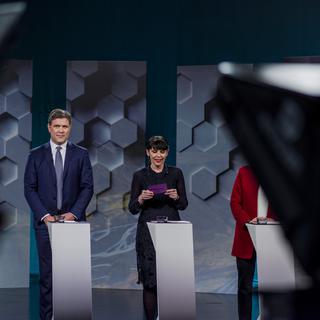 Le ministre des Finances Bjarni Benediktsson (à gauche) et la leader du Parti Pirate Birgitta Jonsdottir lors du dernier débat télévisé. [Geirix]