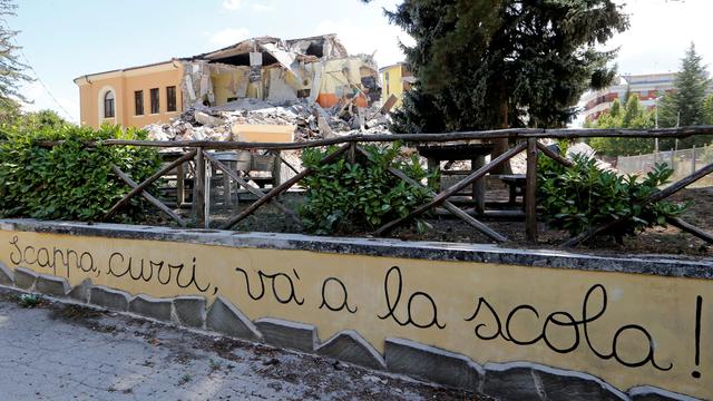Ecole partiellement détruite à Amatrice. [Reuters - Ciro De Luca]