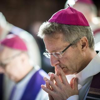 Des représentants de la Conférence des évêques de Suisse ont prié lundi à Sion pour les victimes d’abus sexuels perpétrés au sein de l’Eglise catholique. [KEYSTONE - Olivier Maire]
