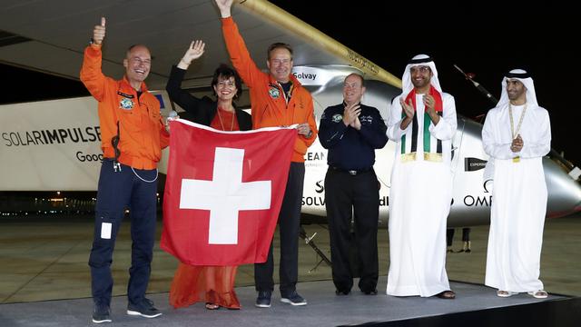 Doris Leuthard est à Abou Dhabi pour accueillir Solar Impulse. [key - Peter Klaunzer]