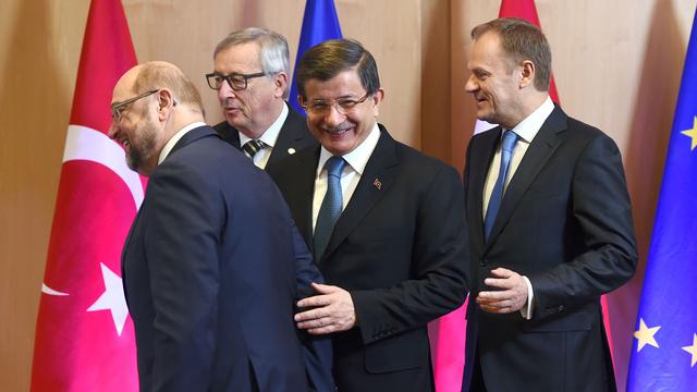 Les dirigeants européens se sont retrouvés lundi matin à Bruxelles  avec le Premier ministre turc Ahmet Davutoglu. [Pool/AFP - Emmanuel Dunand]