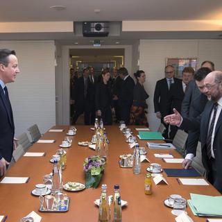 David Cameron (gauche) a notamment rencontré mardi le président du Parlement européen Martin Schulz. [Reuters - Yves Herman]