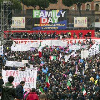 Les opposants aux unions civiles de couples de même sexe en Italie manifestent ce samedi 30 janvier 2016 au Cirque Maxime à Rome. [AP Photo/Keystone - Andrew Medichini]