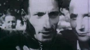 Ferdi Kübler à l'arrivée du Tour de Suisse 1951. [RTS]