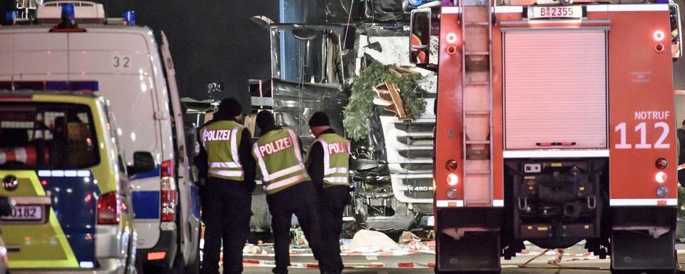 Le camion a parcouru des dizaines de mètres parmi les passants. [EPA/Keystone - Clemens Bilan]